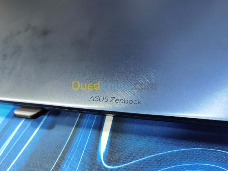 ASUS ZENBOOK PRO 17 RYZEN 9 6900HX 32GB DDR5 1000GB SSD TACHE F L'ÉCRAN