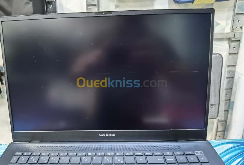 ASUS ZENBOOK PRO 17 RYZEN 9 6900HX 32GB DDR5 1000GB SSD TACHE F L'ÉCRAN 15