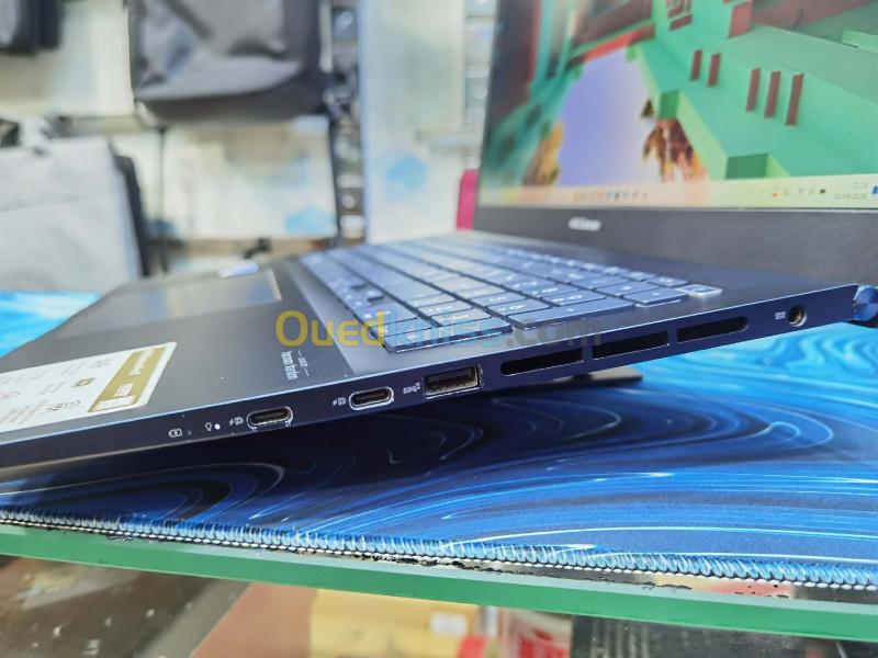 ASUS ZENBOOK PRO 17 RYZEN 9 6900HX 32GB DDR5 1000GB SSD TACHE F L'ÉCRAN 13