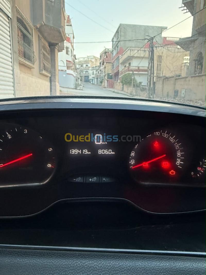 Peugeot 208 2014 eHDI 4