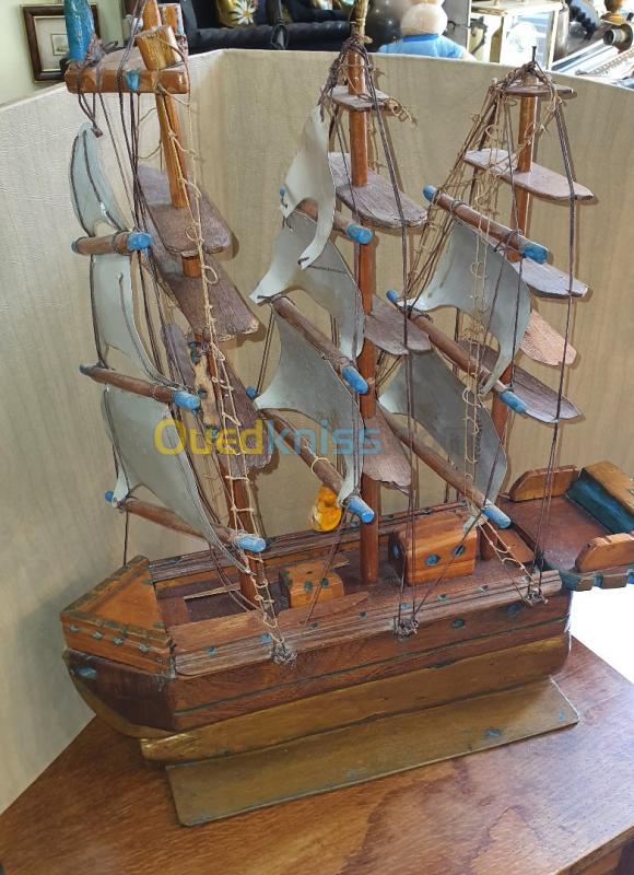  Maquette de bateau, voilier artisanal en bois, décor marin 