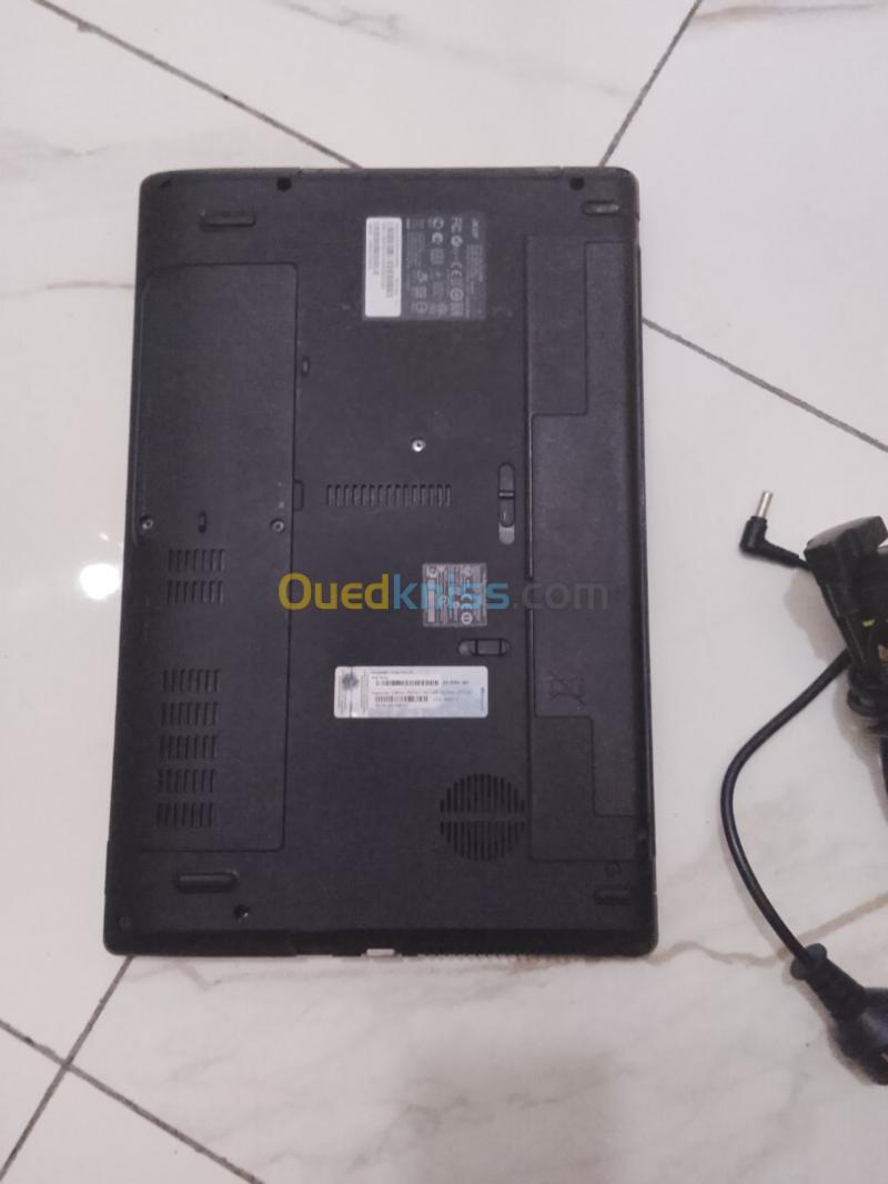 Laptop Acer AMD E300 250 Go HDD 04 Go RAM Bonne batterie 6