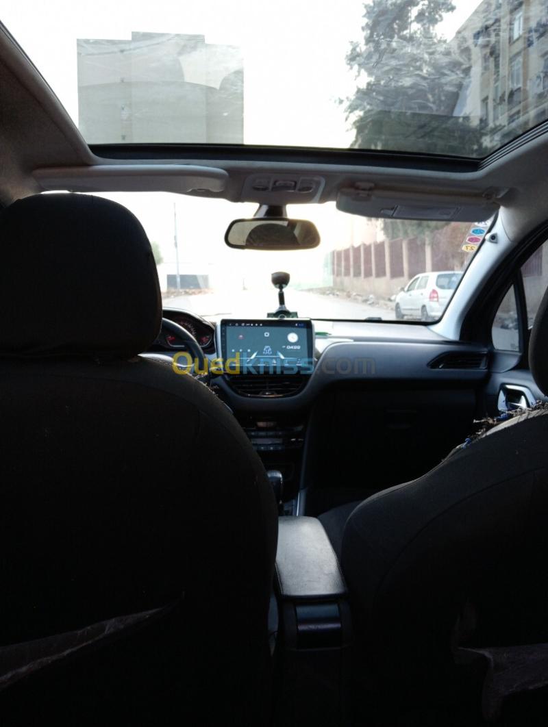 Peugeot 208 2014 Allure 2