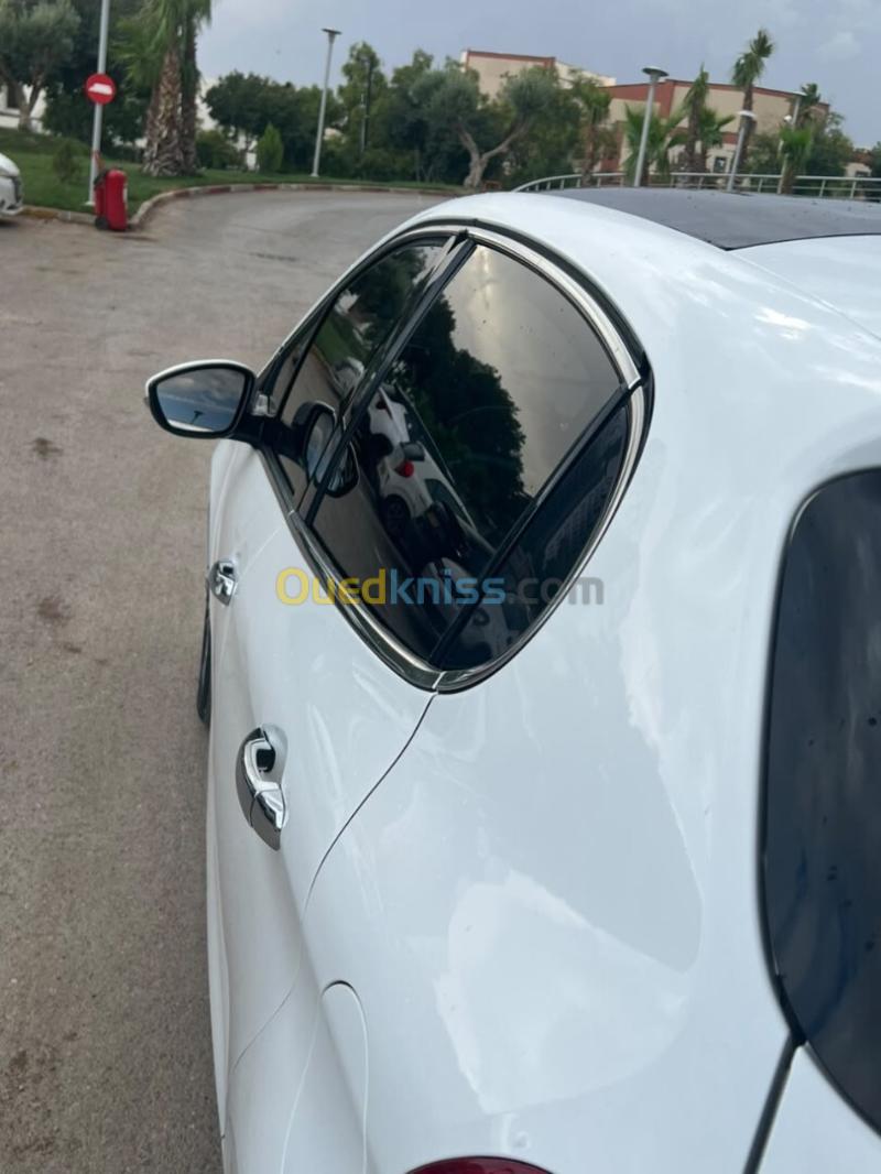 Peugeot 208 2015 Allure Facelift 9