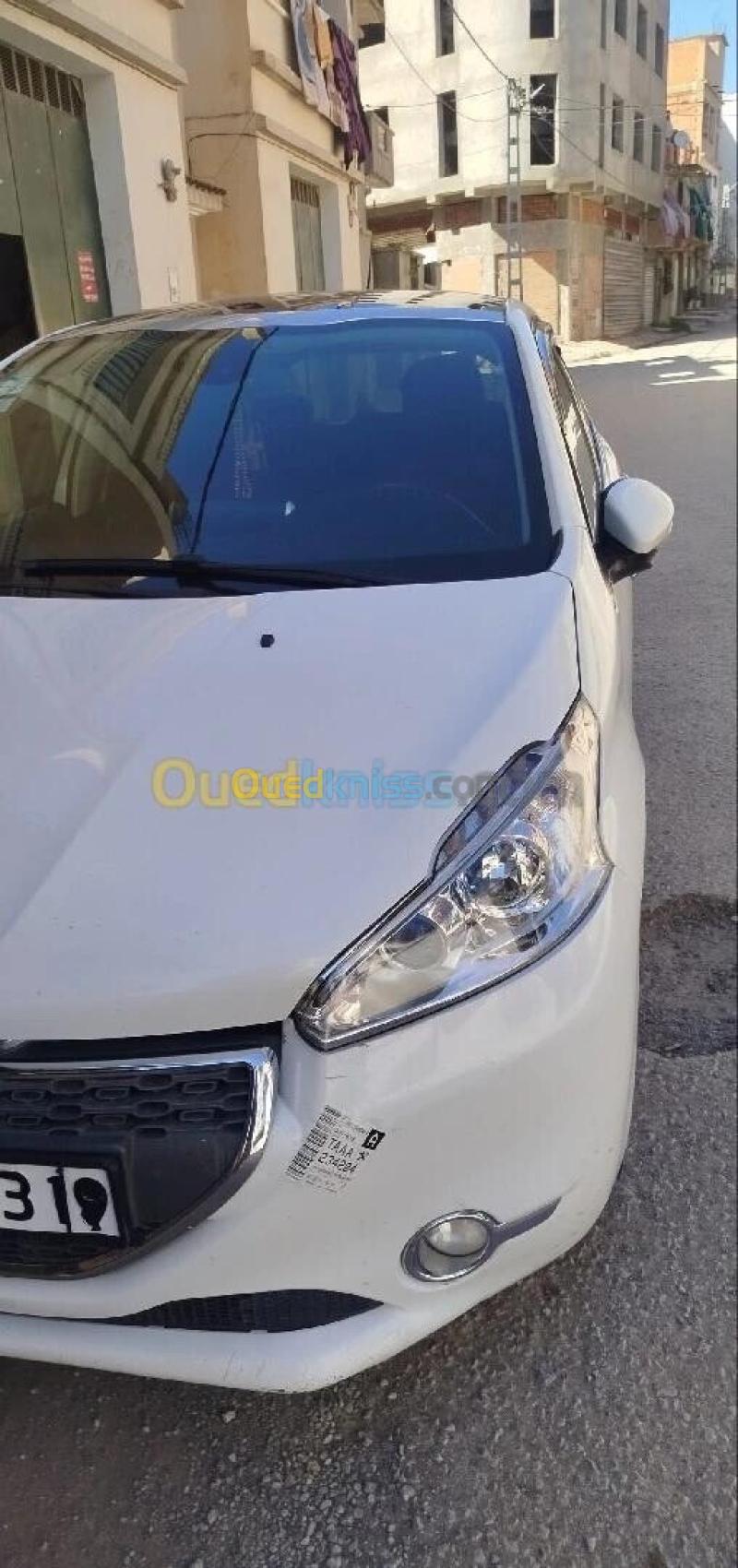Peugeot 208 2013 Allure 2