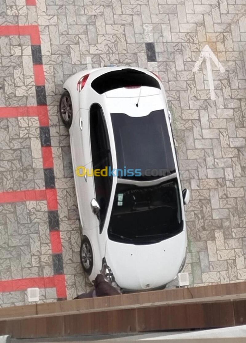 Peugeot 208 2013 Allure 4