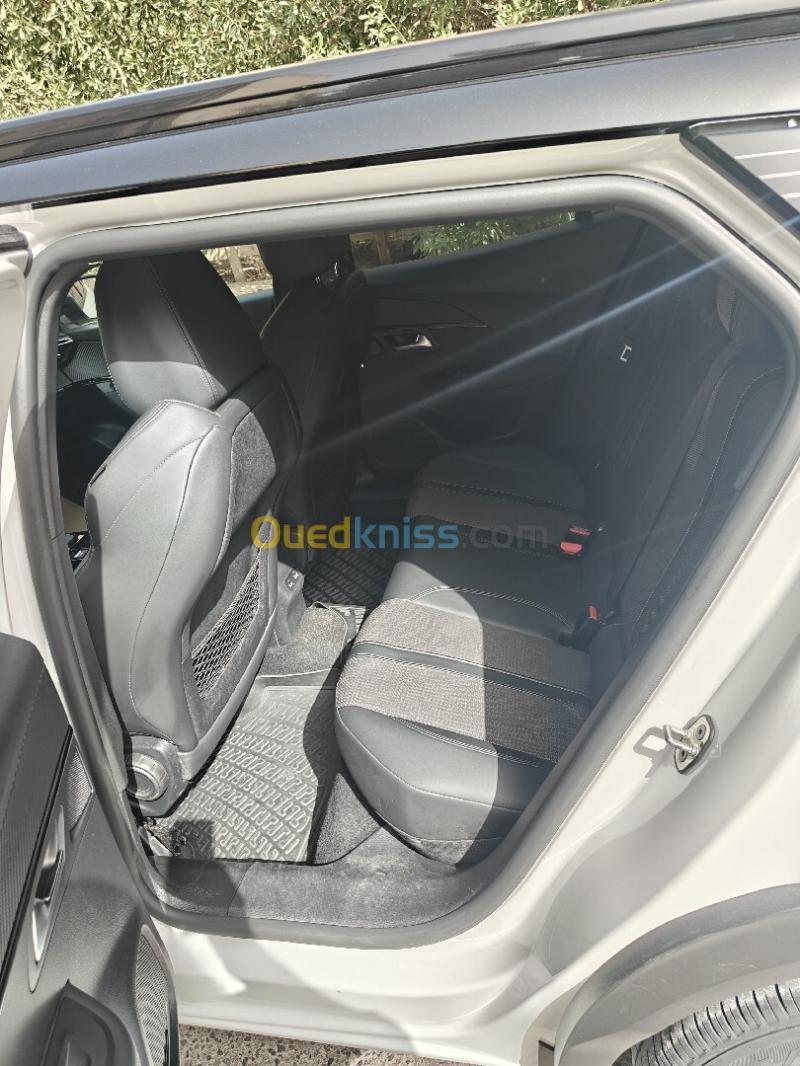 Peugeot 2008 2023 GT 7