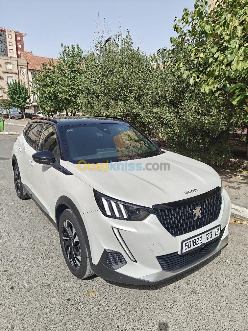 Peugeot 2008 2023 GT 13