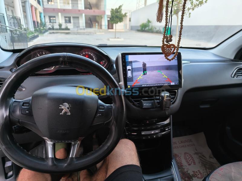 Peugeot 208 2012 Allure 2