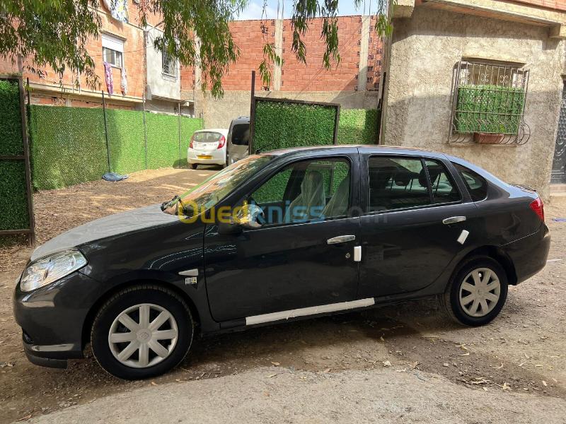 Renault Symbol 2011  4