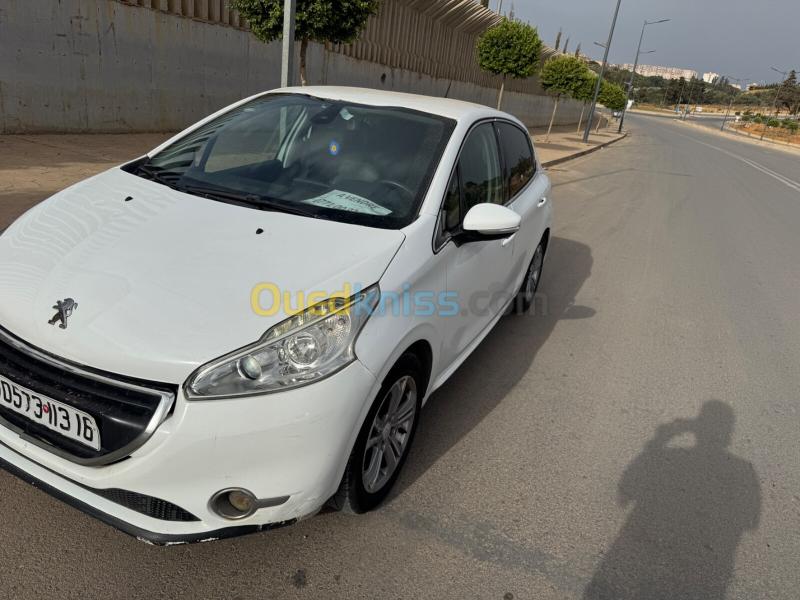 Peugeot 208 2013 Allure 2