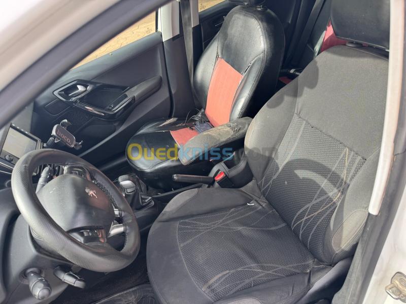 Peugeot 208 2013 Allure 5