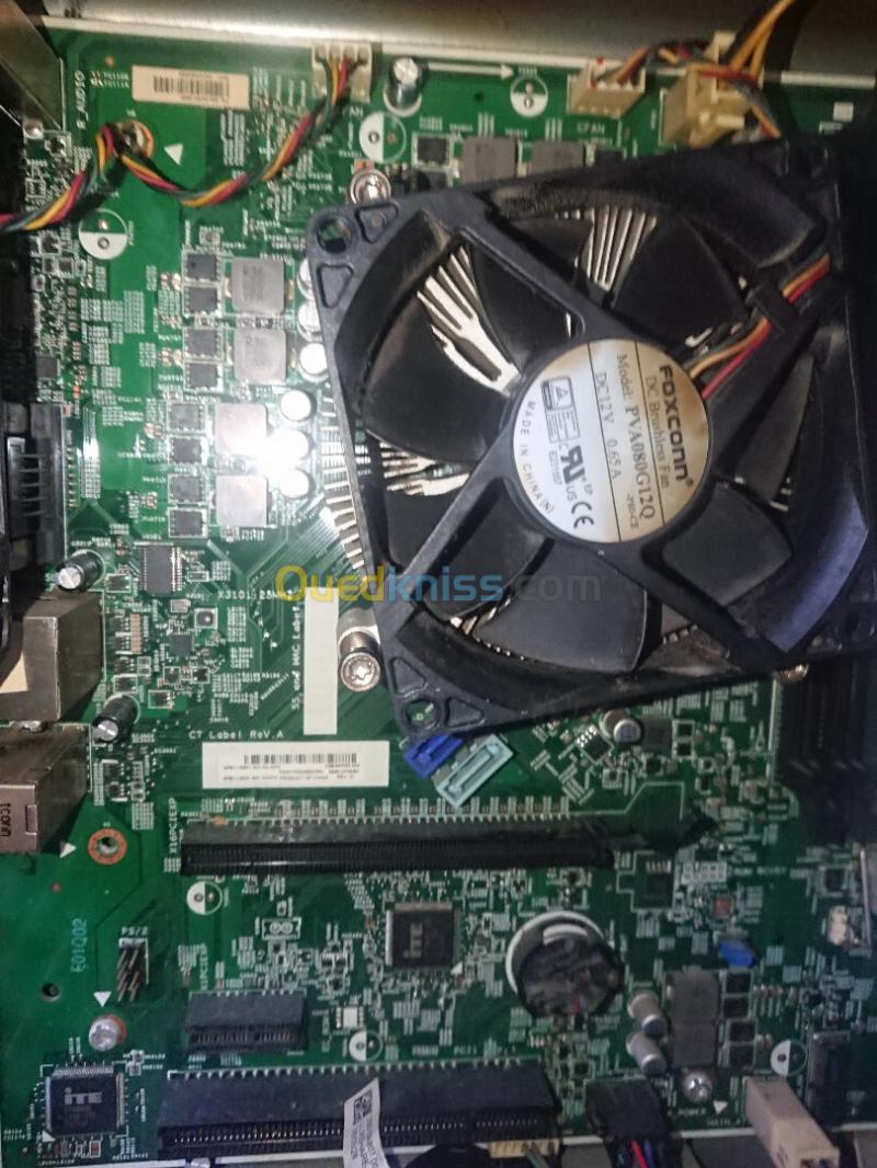Ryzen 3 2200G avec son ventilo d'origine.