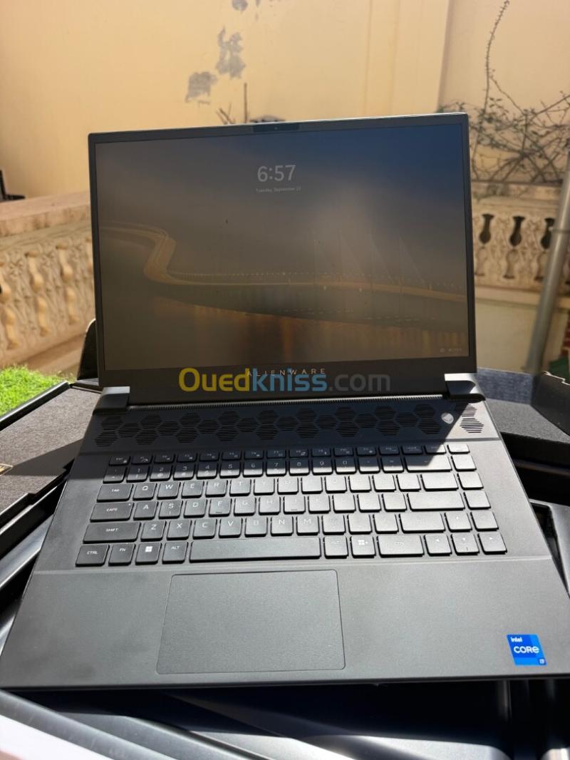Alienware m16 R1 i7 13700HX RTX 4070 8GB 32GB DDR5 2TB SSD 16 5