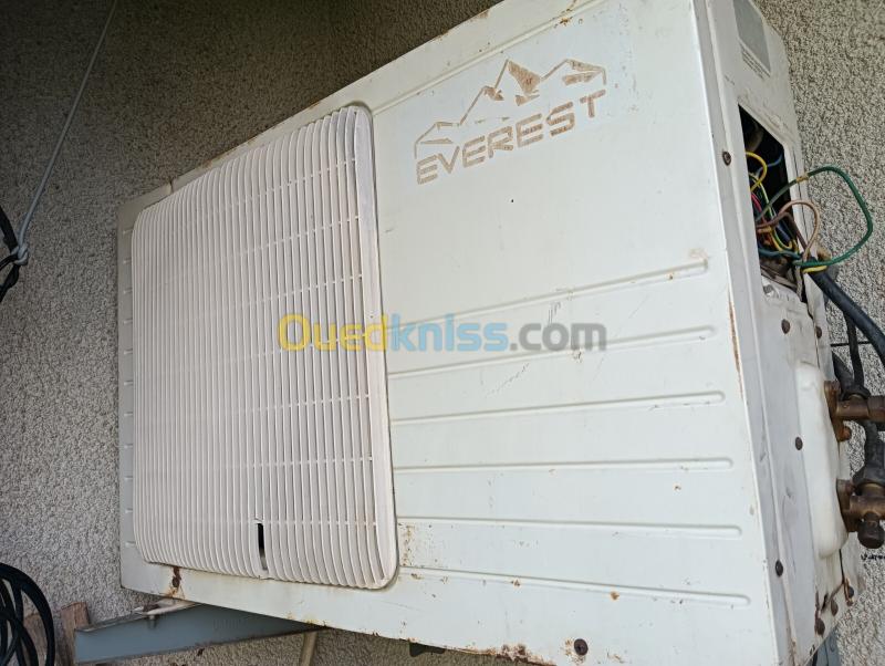 Climatiseurs  Moteur Exterieur --EVEREST  ----------SPLITTER Interieur  Marque SAMSUNG 2