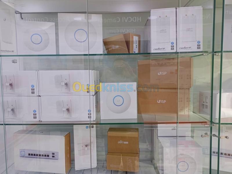 Point d'accès Wi-Fi UBIQUITI 2