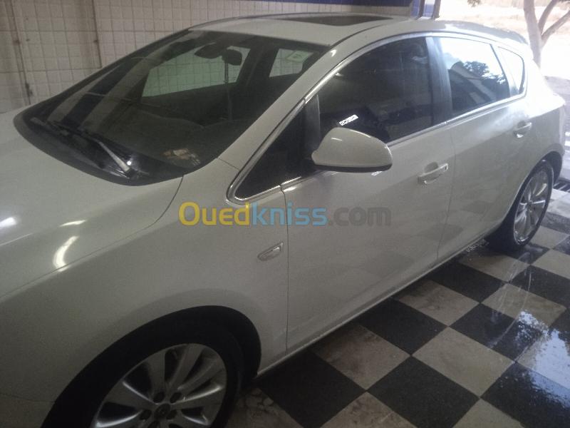 Opel Astra 2011 Astra 12