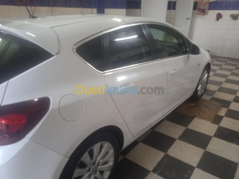 Opel Astra 2011 Astra 9