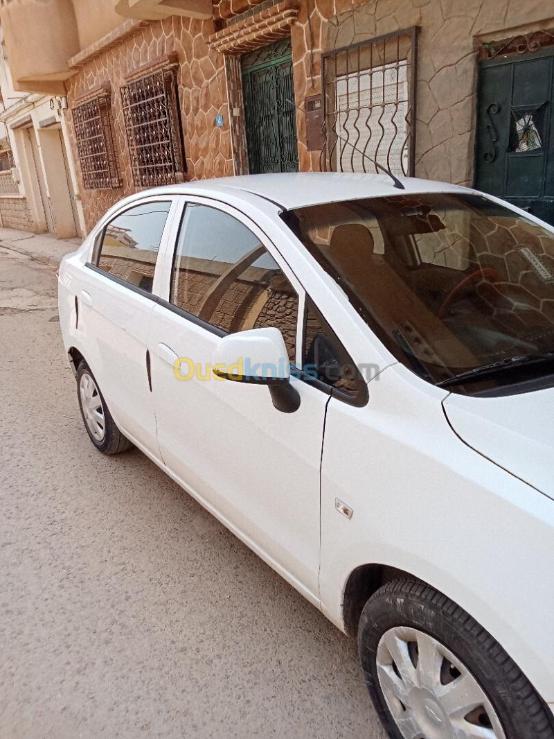 Chevrolet Sail 4 portes 2012 Exclusive 8